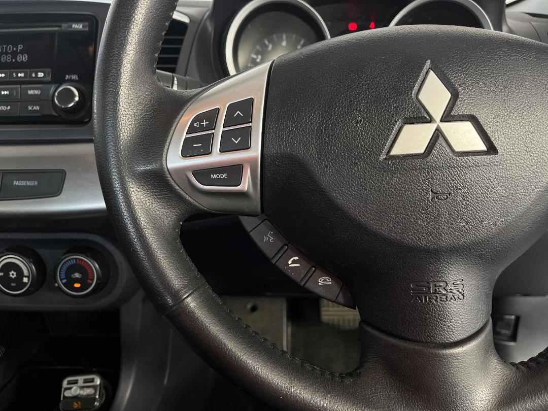 Photo '27' of Mitsubishi Lancer