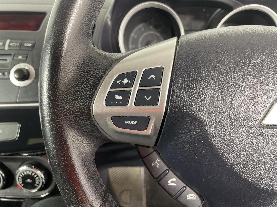 Photo '26' of Mitsubishi Lancer Photo '26' of Mitsubishi Lancer