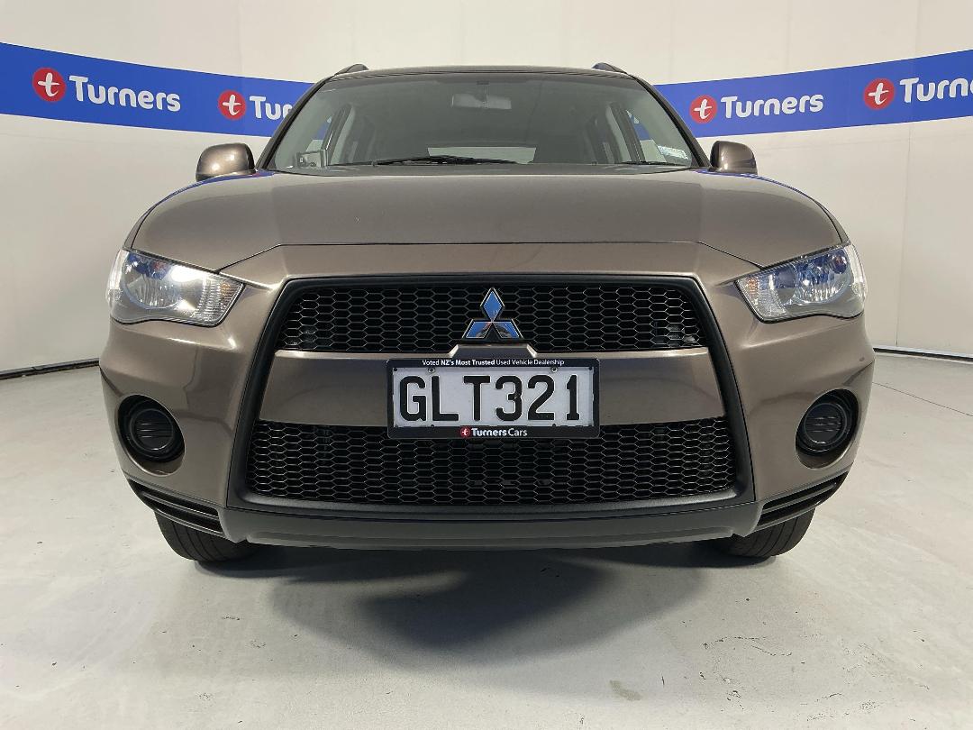 Photo '2' of Mitsubishi Outlander