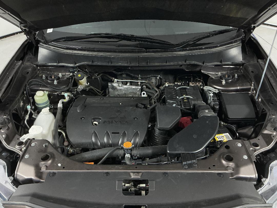 Photo '13' of Mitsubishi Outlander