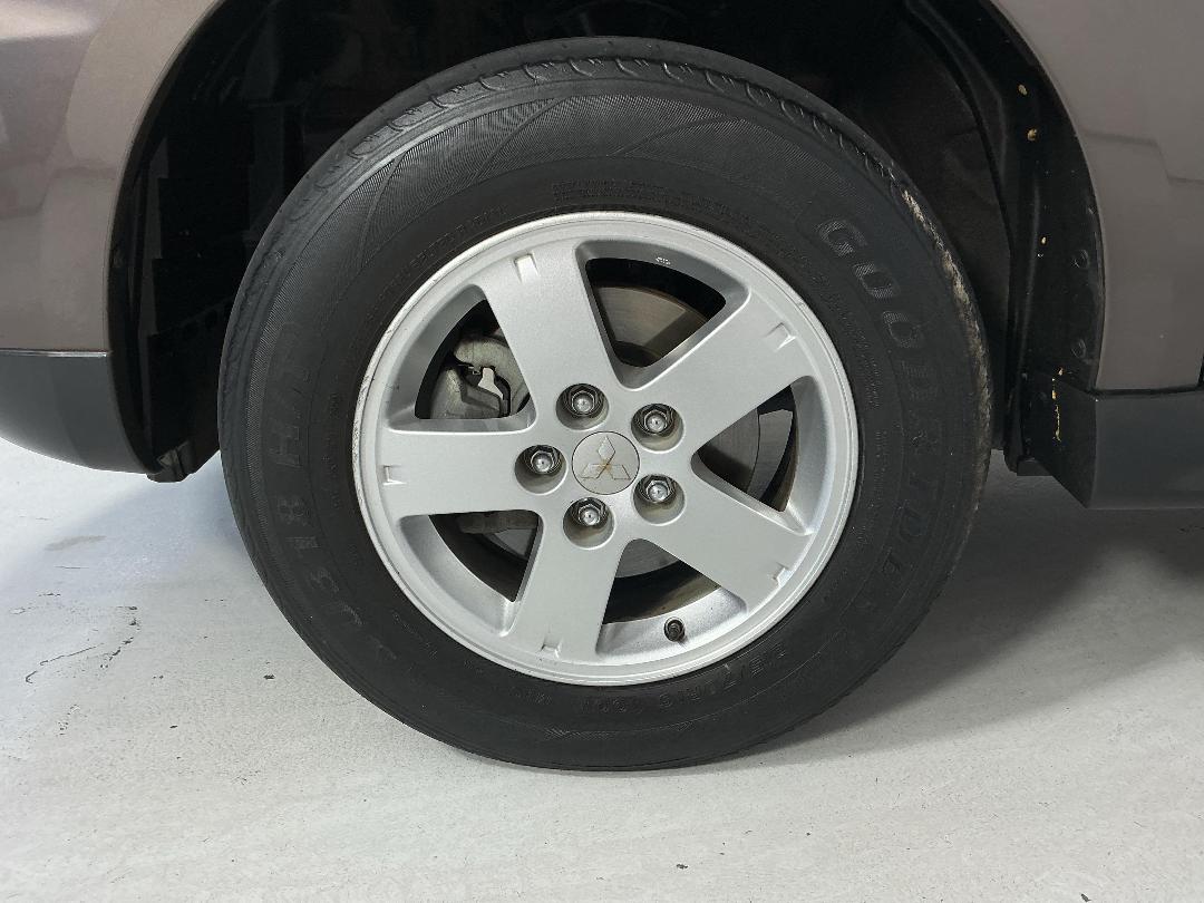 Photo '10' of Mitsubishi Outlander