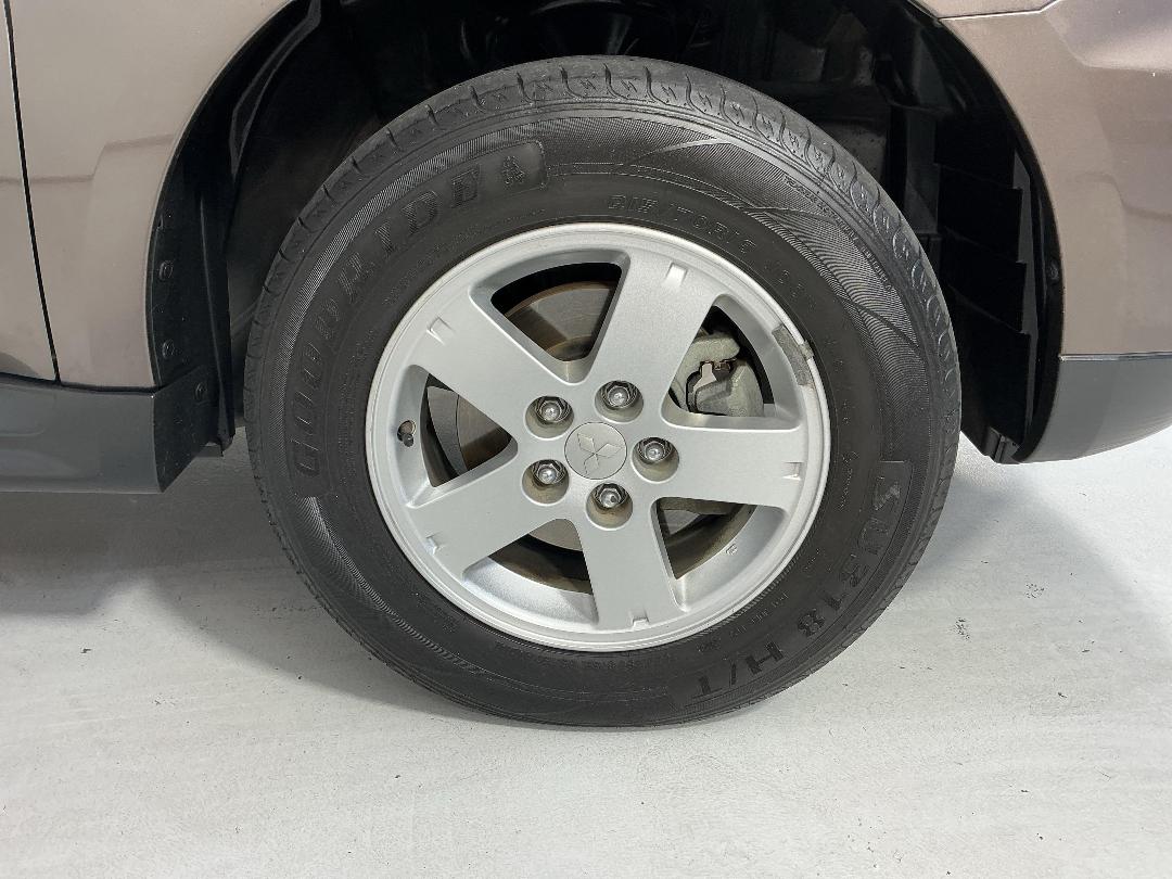 Photo '9' of Mitsubishi Outlander