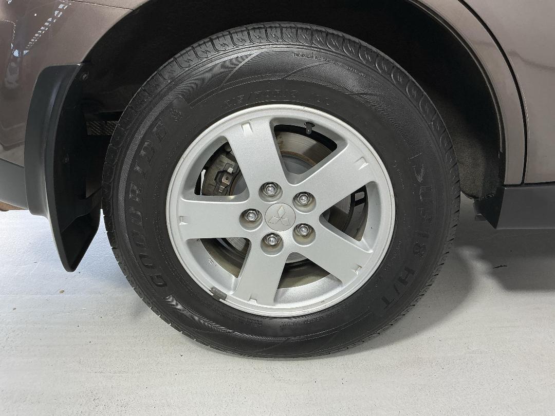 Photo '12' of Mitsubishi Outlander