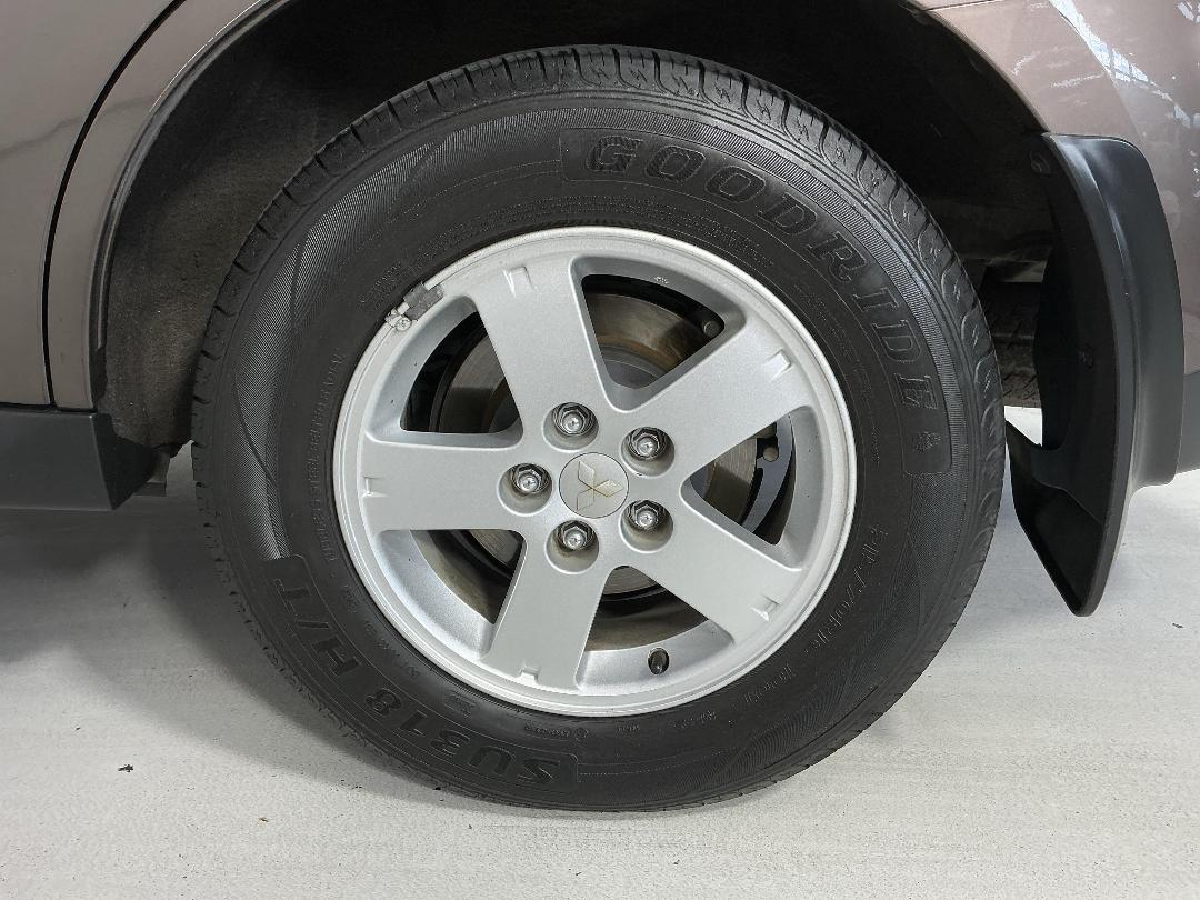 Photo '11' of Mitsubishi Outlander