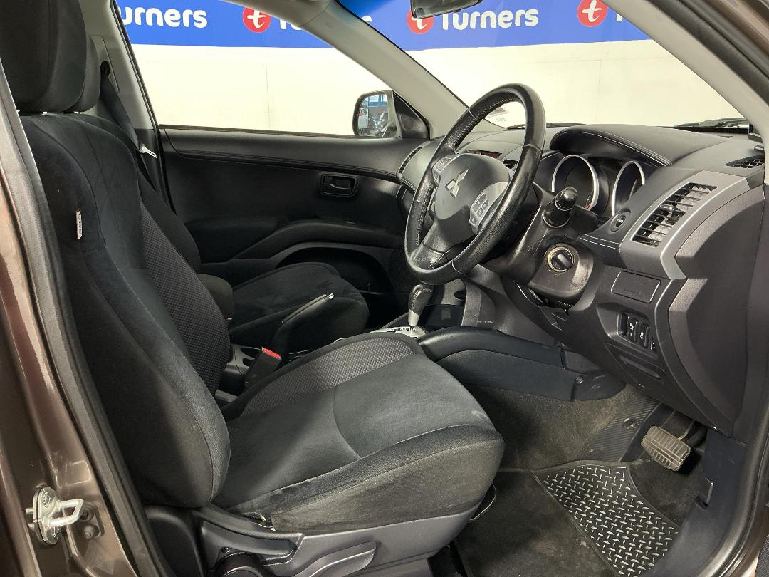 Photo '16' of Mitsubishi Outlander