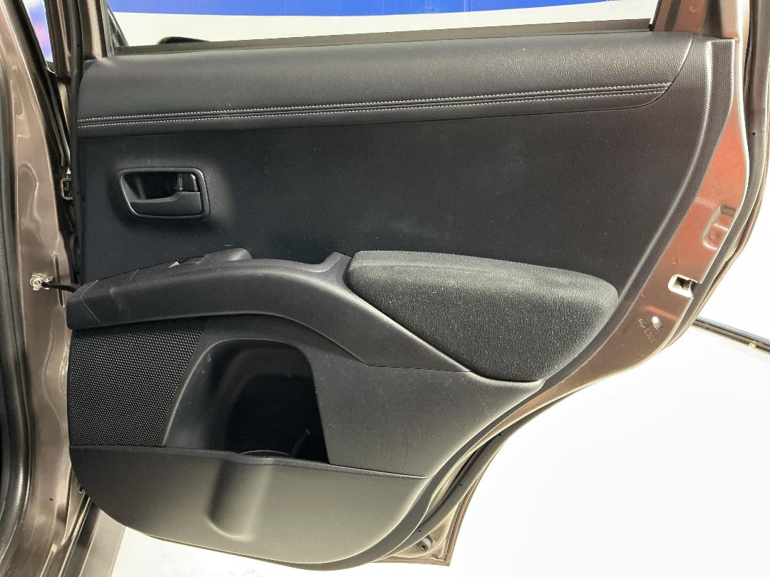 Photo '19' of Mitsubishi Outlander