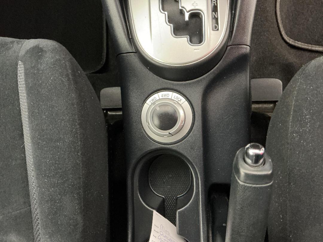 Photo '27' of Mitsubishi Outlander