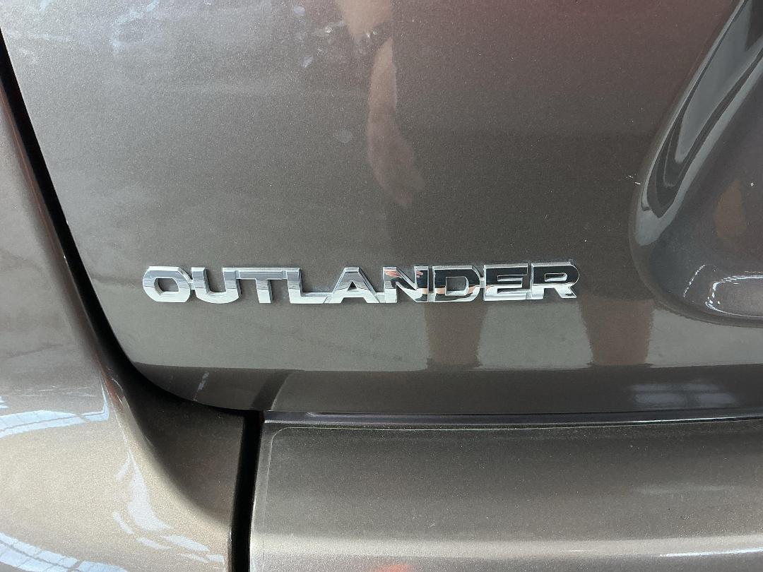 Photo '31' of Mitsubishi Outlander