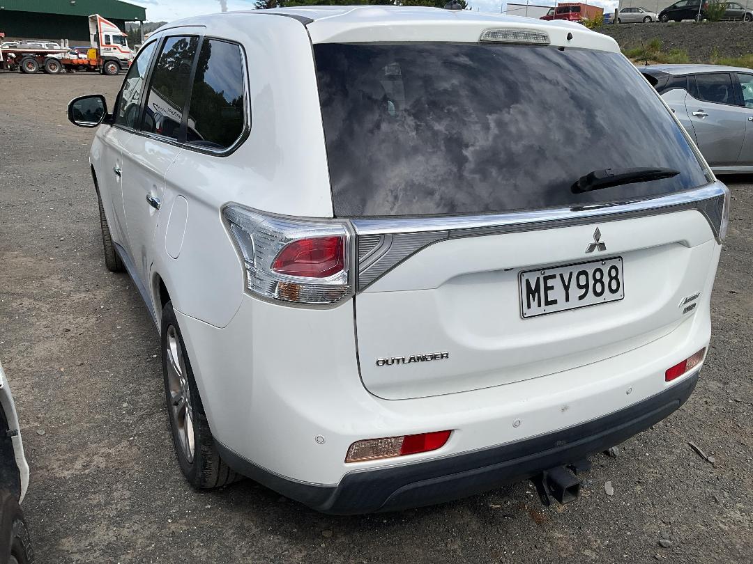 Photo '3' of Mitsubishi Outlander Photo '3' of Mitsubishi Outlander