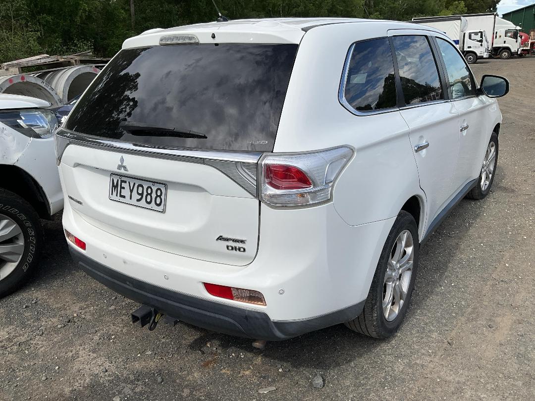 Photo '2' of Mitsubishi Outlander Photo '2' of Mitsubishi Outlander