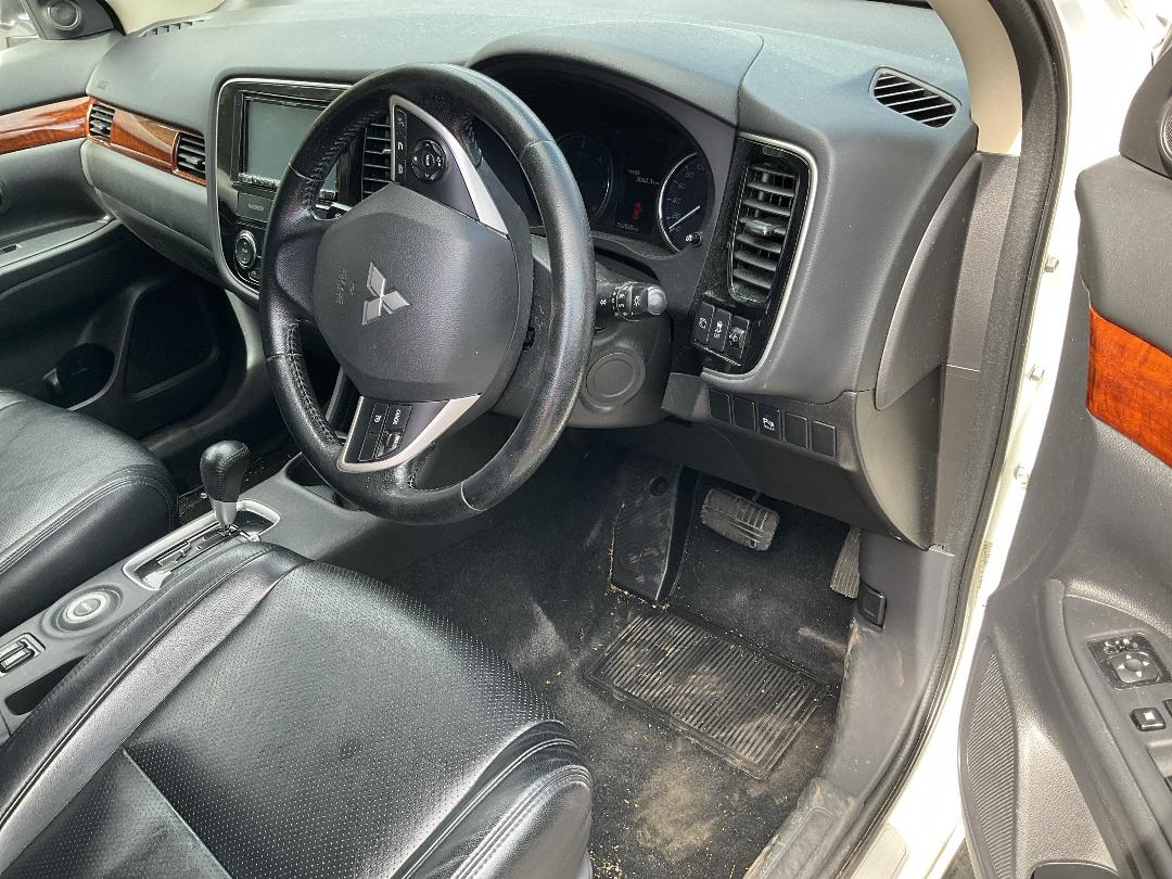 Photo '9' of Mitsubishi Outlander Photo '9' of Mitsubishi Outlander