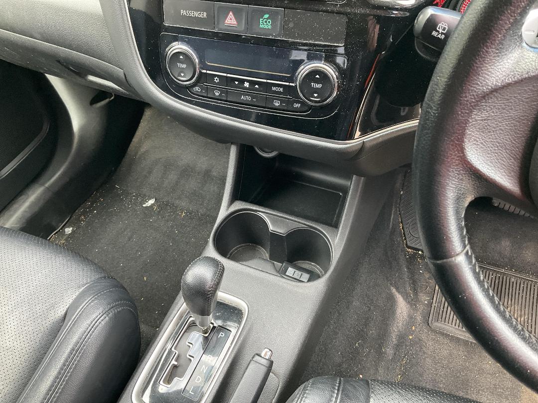 Photo '10' of Mitsubishi Outlander Photo '10' of Mitsubishi Outlander