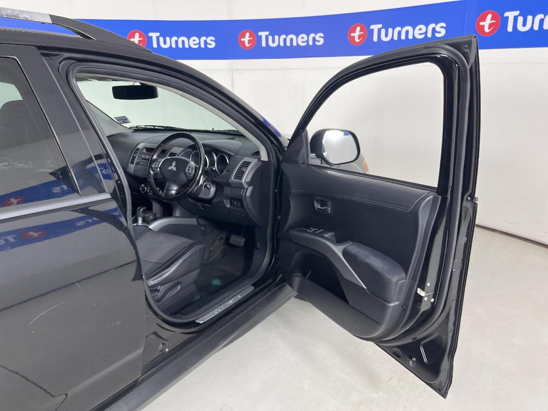 Photo '15' of Mitsubishi Outlander Photo '15' of Mitsubishi Outlander