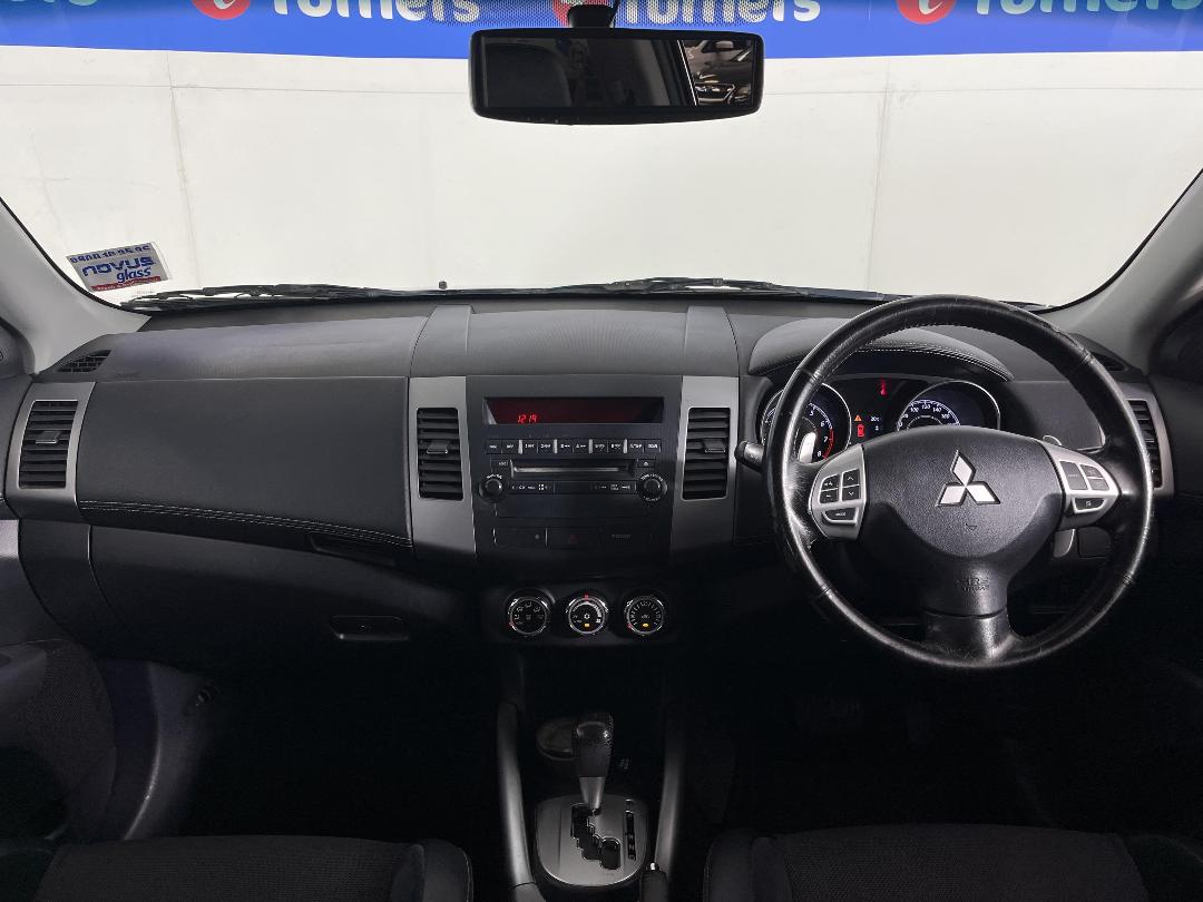 Photo '17' of Mitsubishi Outlander Photo '17' of Mitsubishi Outlander