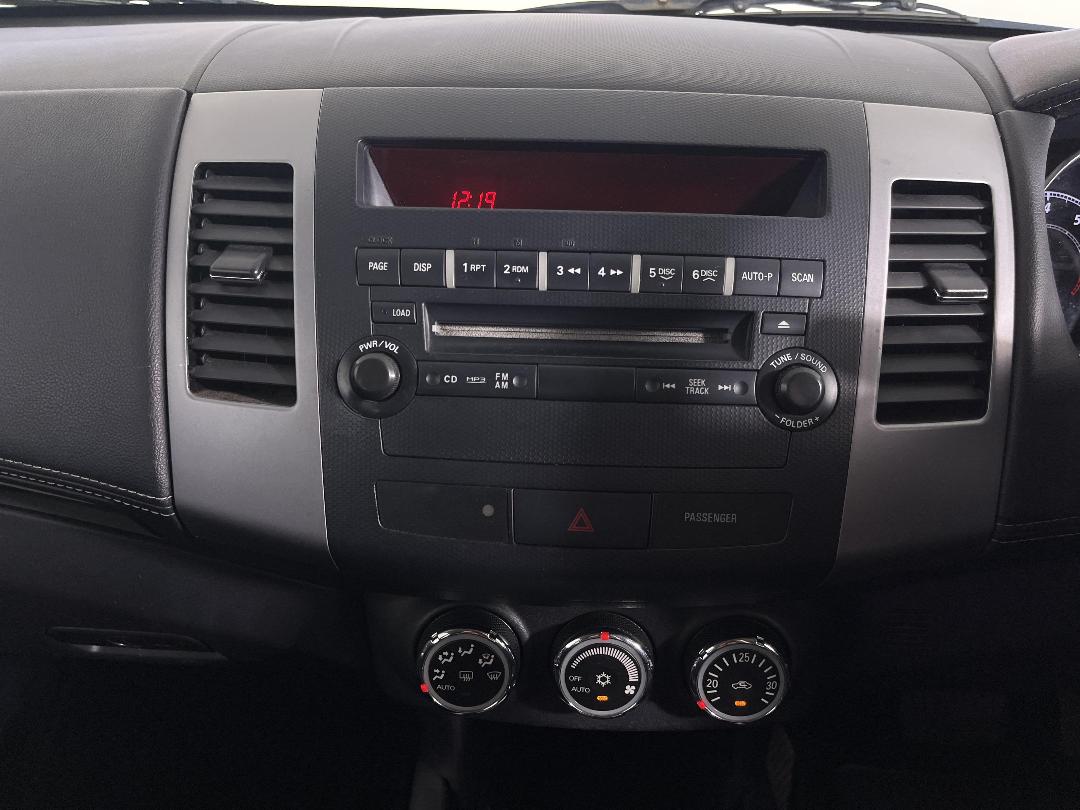 Photo '18' of Mitsubishi Outlander Photo '18' of Mitsubishi Outlander