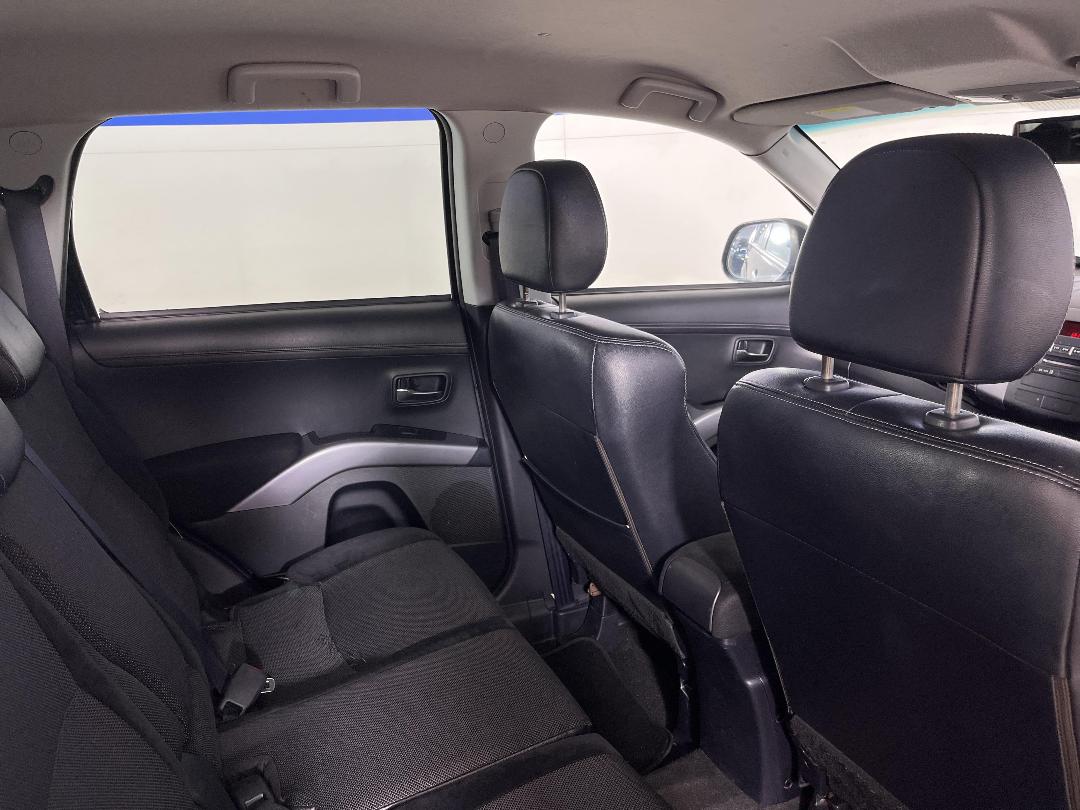 Photo '20' of Mitsubishi Outlander Photo '20' of Mitsubishi Outlander