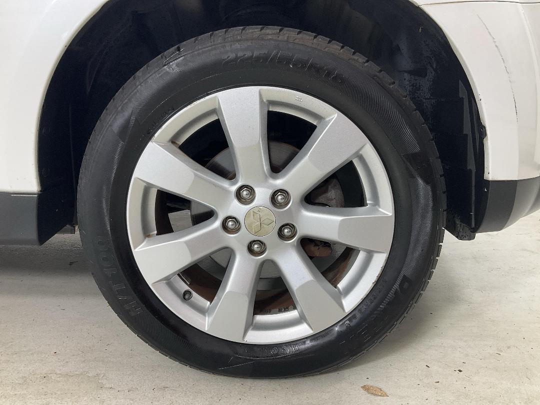 Photo '9' of Mitsubishi Outlander Photo '9' of Mitsubishi Outlander