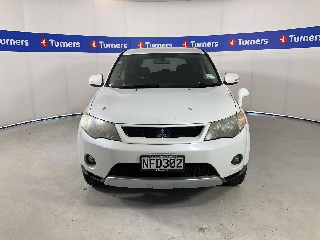 Photo '2' of Mitsubishi Outlander Photo '2' of Mitsubishi Outlander