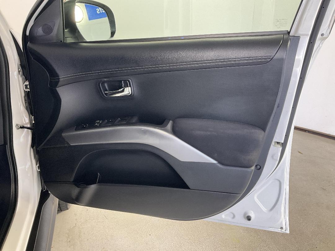 Photo '15' of Mitsubishi Outlander Photo '15' of Mitsubishi Outlander