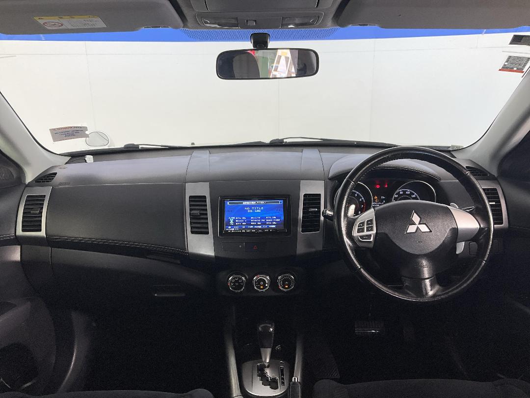 Photo '17' of Mitsubishi Outlander Photo '17' of Mitsubishi Outlander