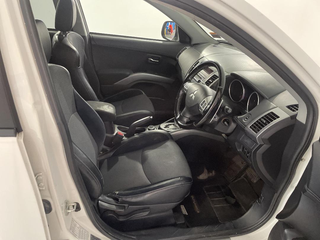 Photo '16' of Mitsubishi Outlander Photo '16' of Mitsubishi Outlander