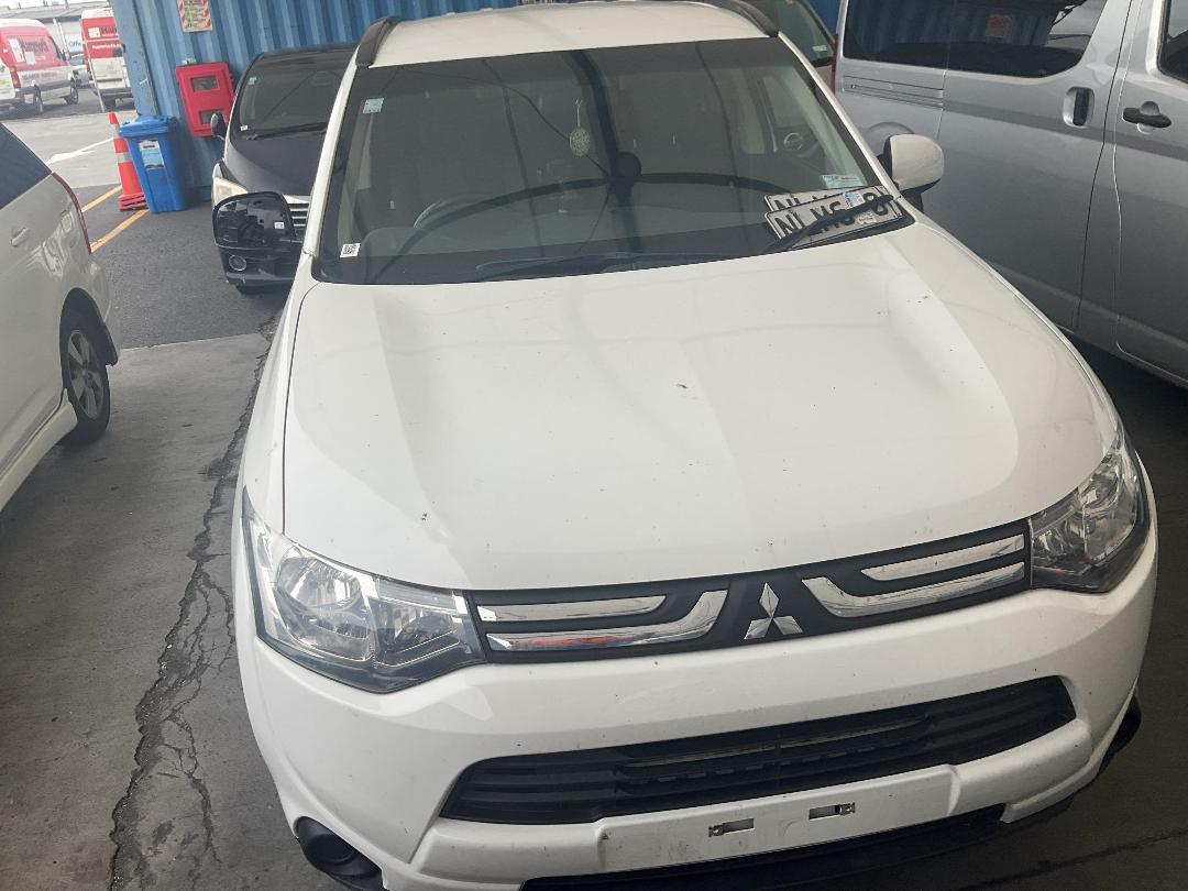 Photo '4' of Mitsubishi Outlander LS