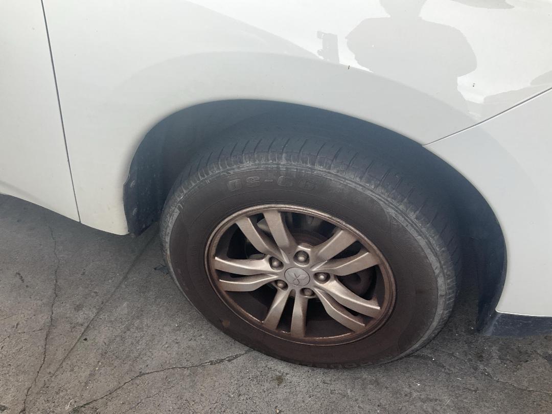 Photo '2' of Mitsubishi Outlander LS