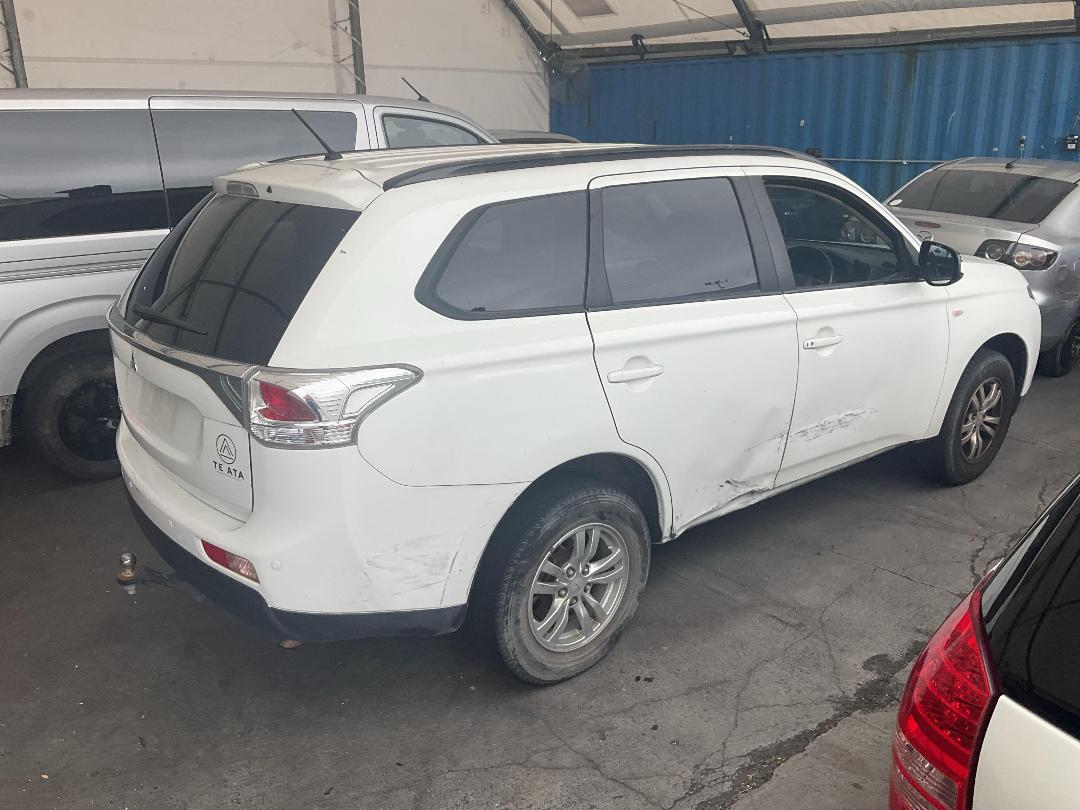 Photo '13' of Mitsubishi Outlander LS