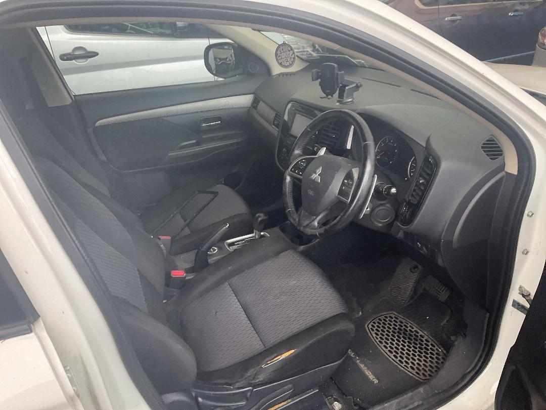 Photo '18' of Mitsubishi Outlander LS