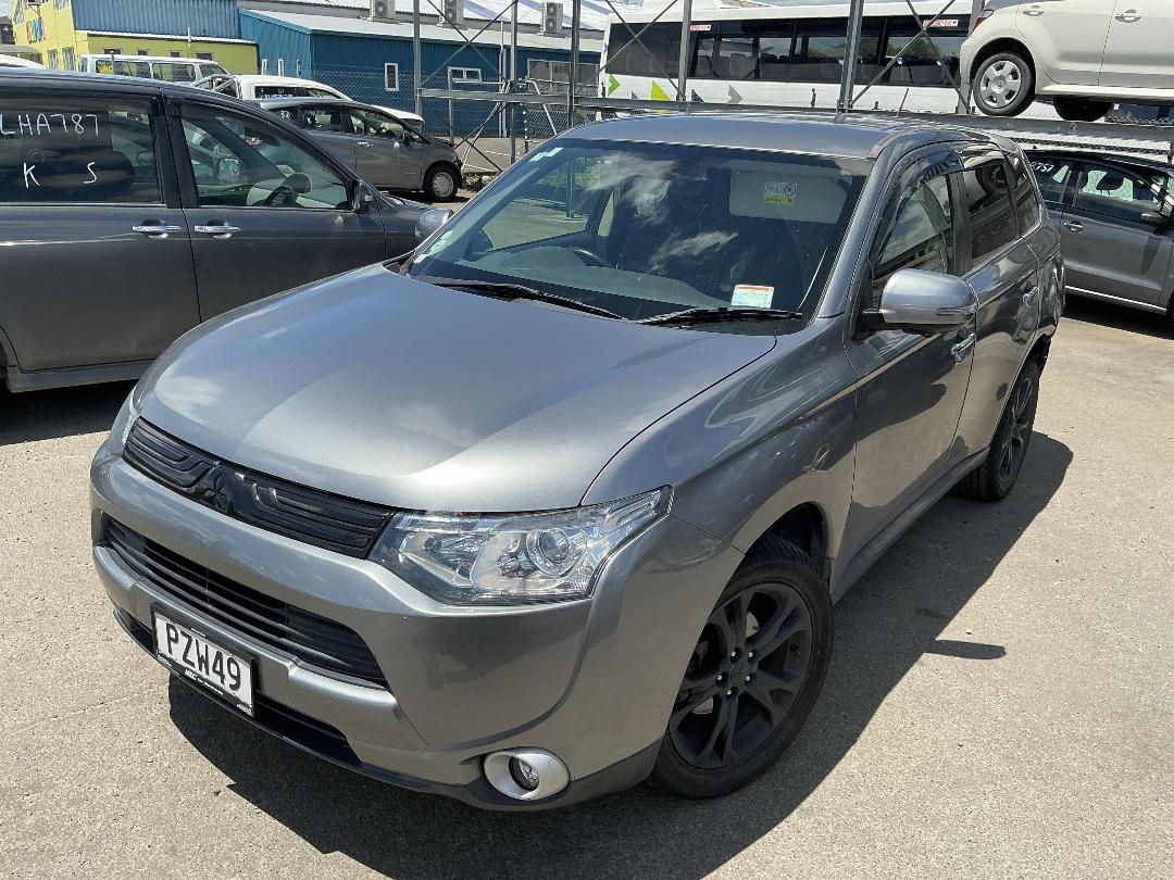 Photo '3' of Mitsubishi Outlander