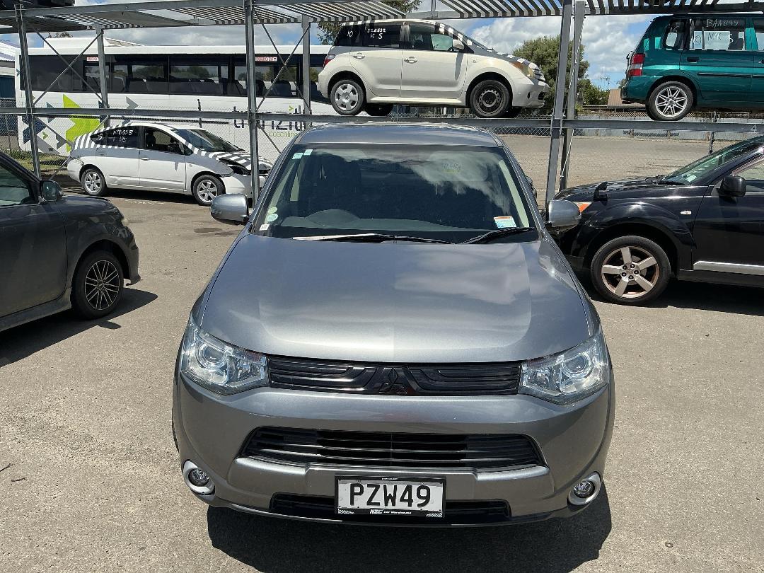 Photo '2' of Mitsubishi Outlander