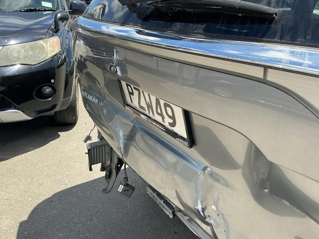 Photo '7' of Mitsubishi Outlander