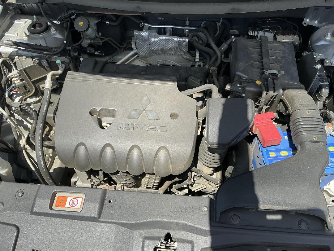 Photo '10' of Mitsubishi Outlander