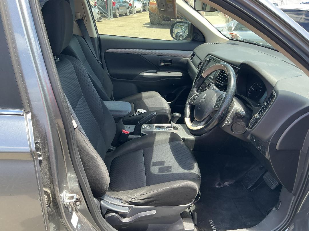 Photo '15' of Mitsubishi Outlander