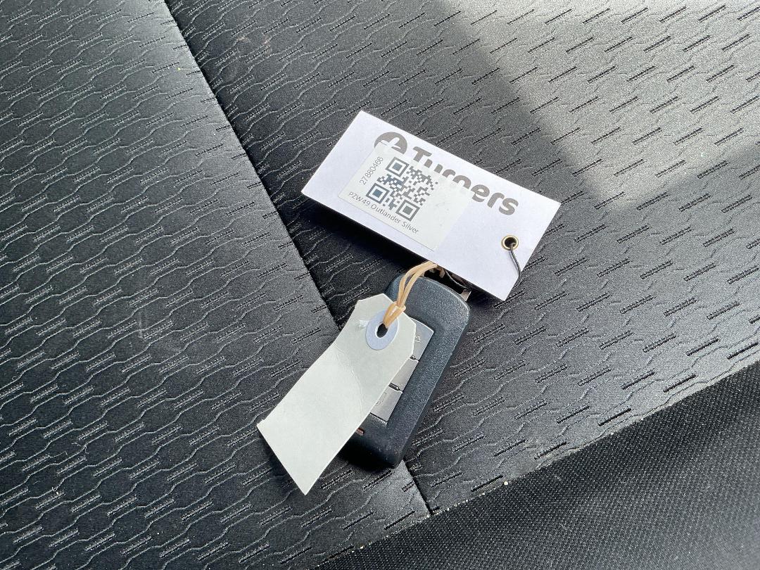 Photo '13' of Mitsubishi Outlander