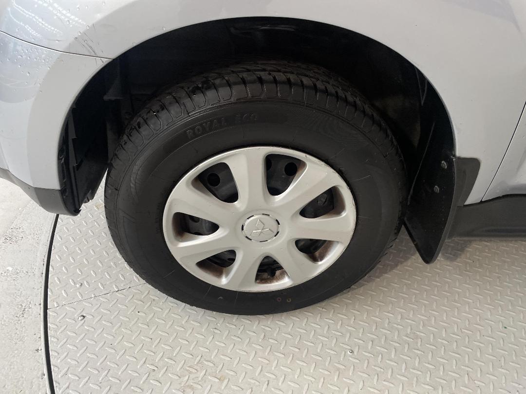 Photo '10' of Mitsubishi Outlander