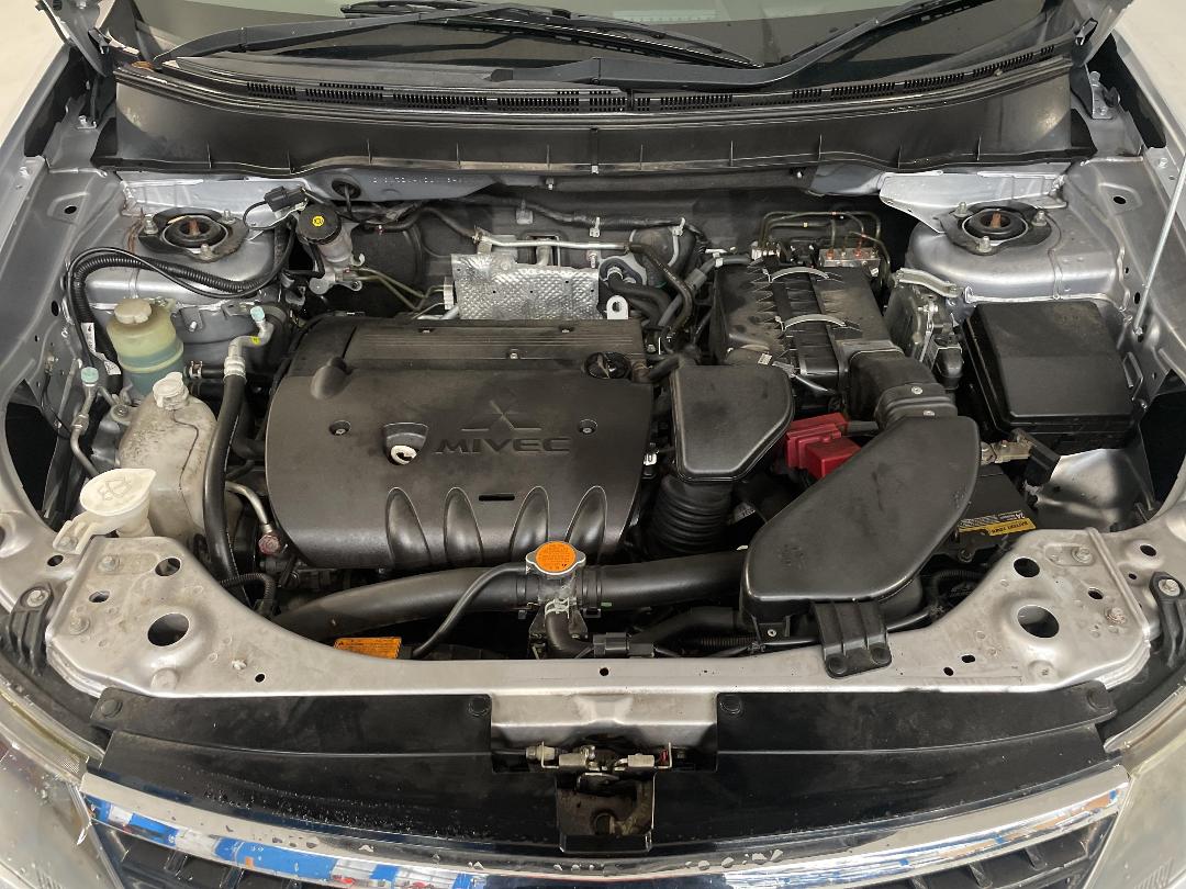 Photo '13' of Mitsubishi Outlander