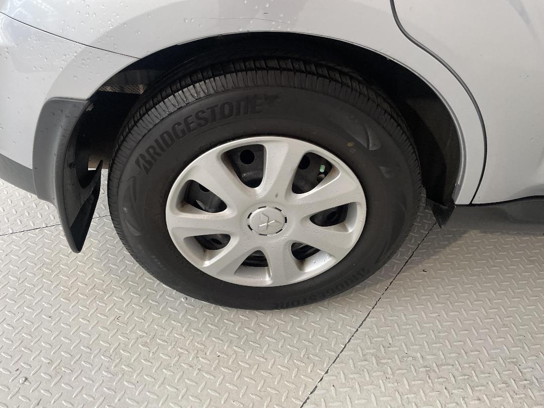 Photo '12' of Mitsubishi Outlander