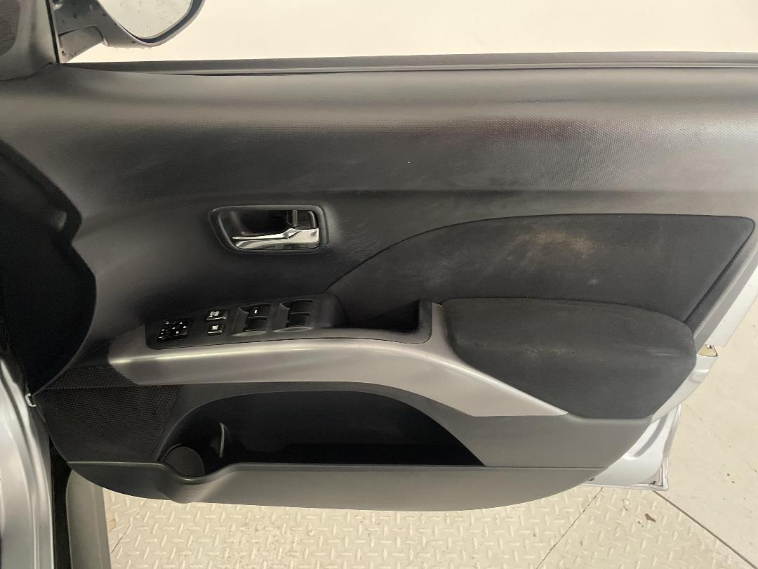 Photo '15' of Mitsubishi Outlander