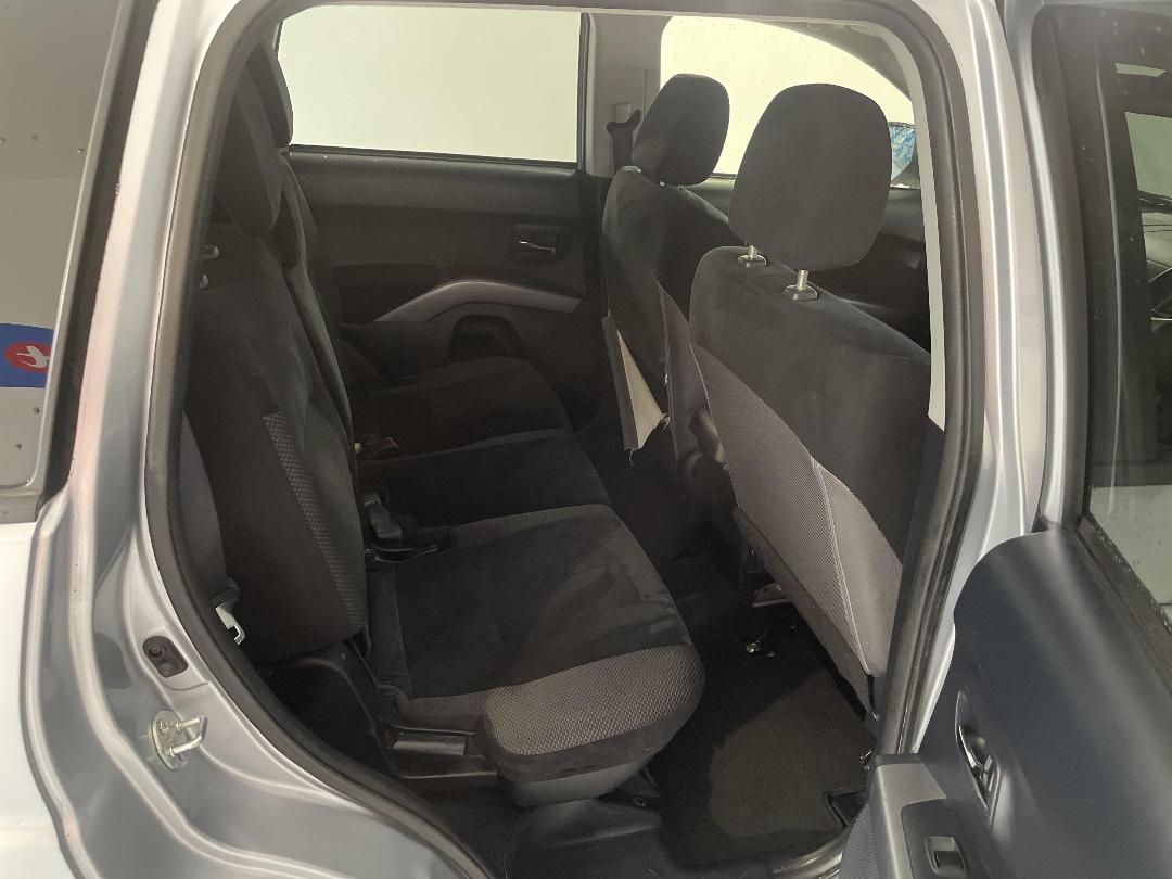 Photo '20' of Mitsubishi Outlander