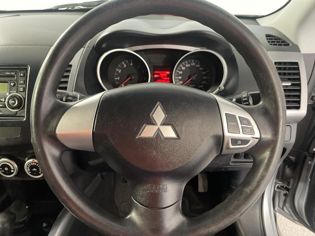 Photo '26' of Mitsubishi Outlander