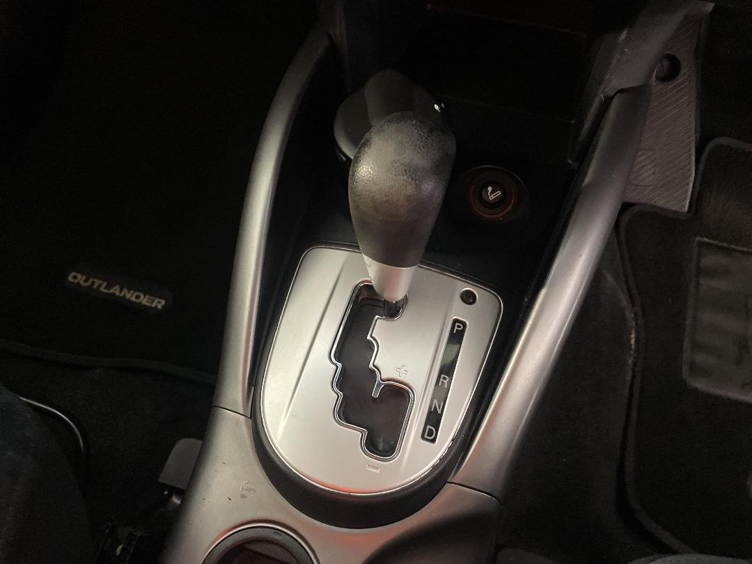 Photo '29' of Mitsubishi Outlander