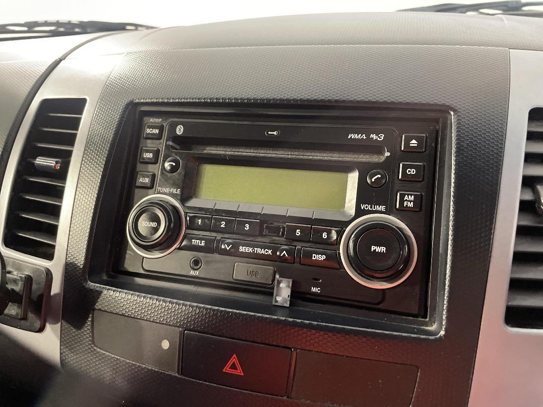 Photo '27' of Mitsubishi Outlander