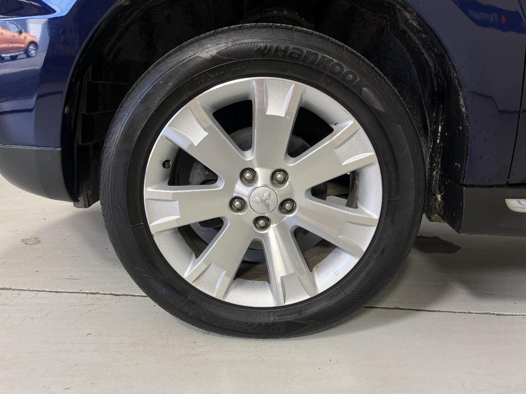 Photo '10' of Mitsubishi Outlander