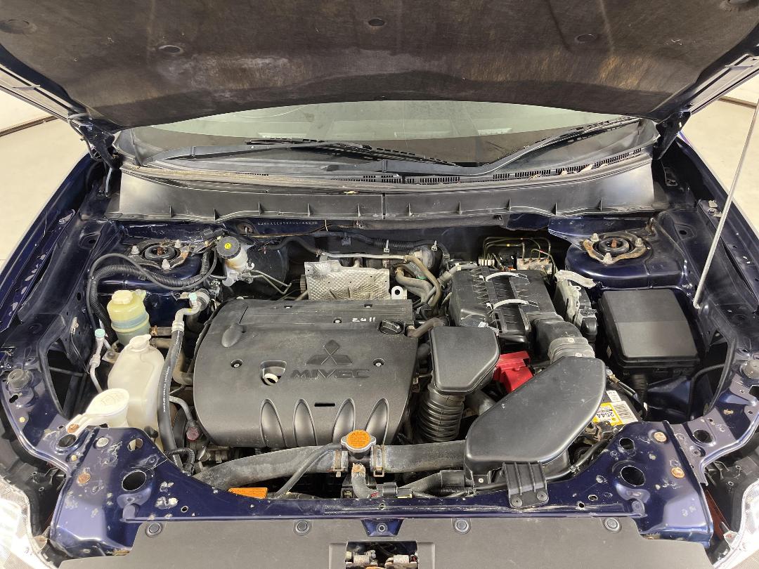 Photo '13' of Mitsubishi Outlander