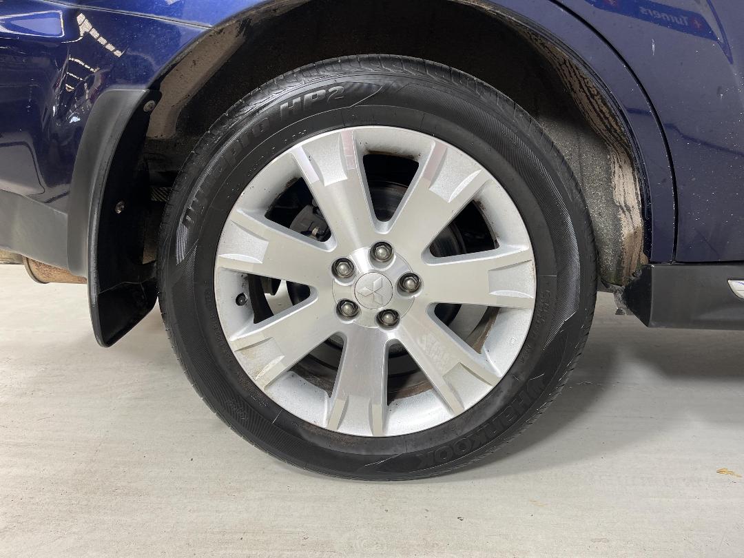 Photo '12' of Mitsubishi Outlander