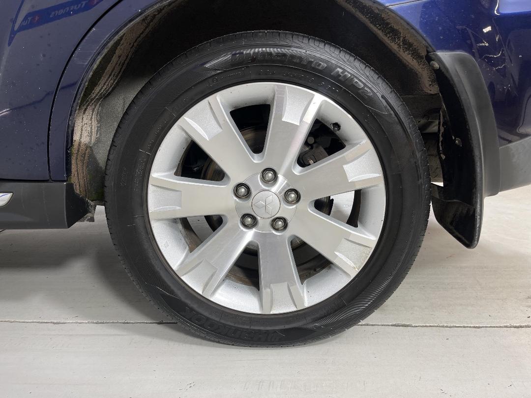 Photo '11' of Mitsubishi Outlander