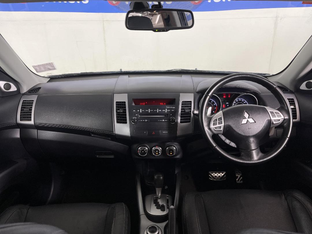 Photo '17' of Mitsubishi Outlander