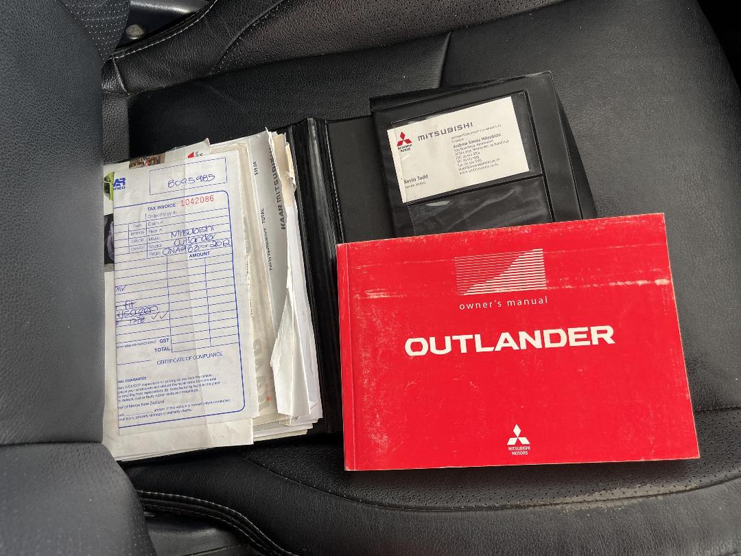 Photo '28' of Mitsubishi Outlander