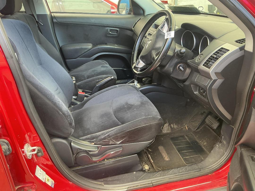 Photo '24' of Mitsubishi Outlander LS Photo '24' of Mitsubishi Outlander LS